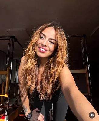 canlı online pilates dersi veren eğitmen meryem taştan