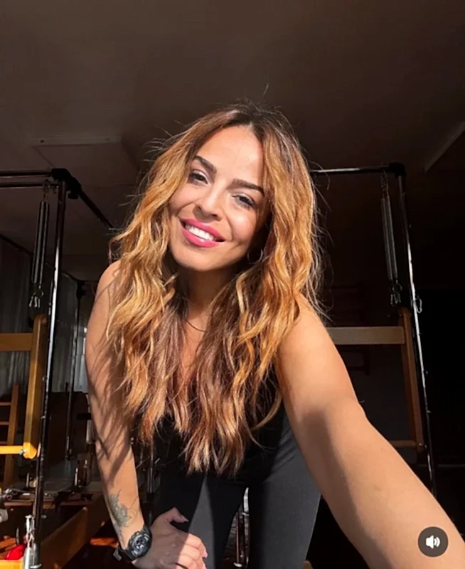 canlı online pilates dersi veren eğitmen meryem taştan