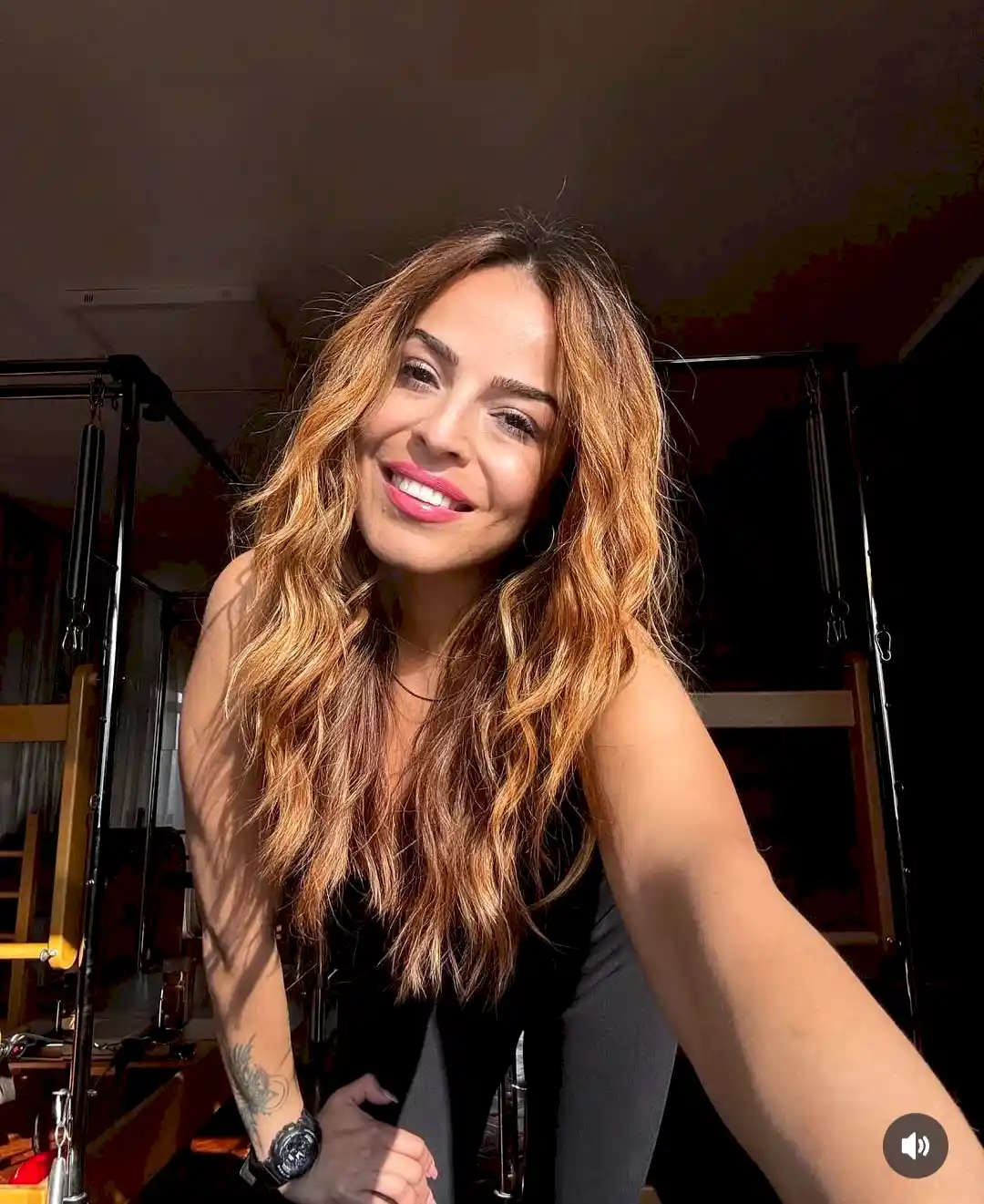 canlı online pilates dersi veren eğitmen meryem taştan